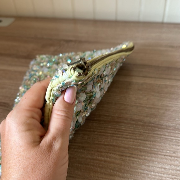 Unique sequin envelope clutch - Picture 4 of 5